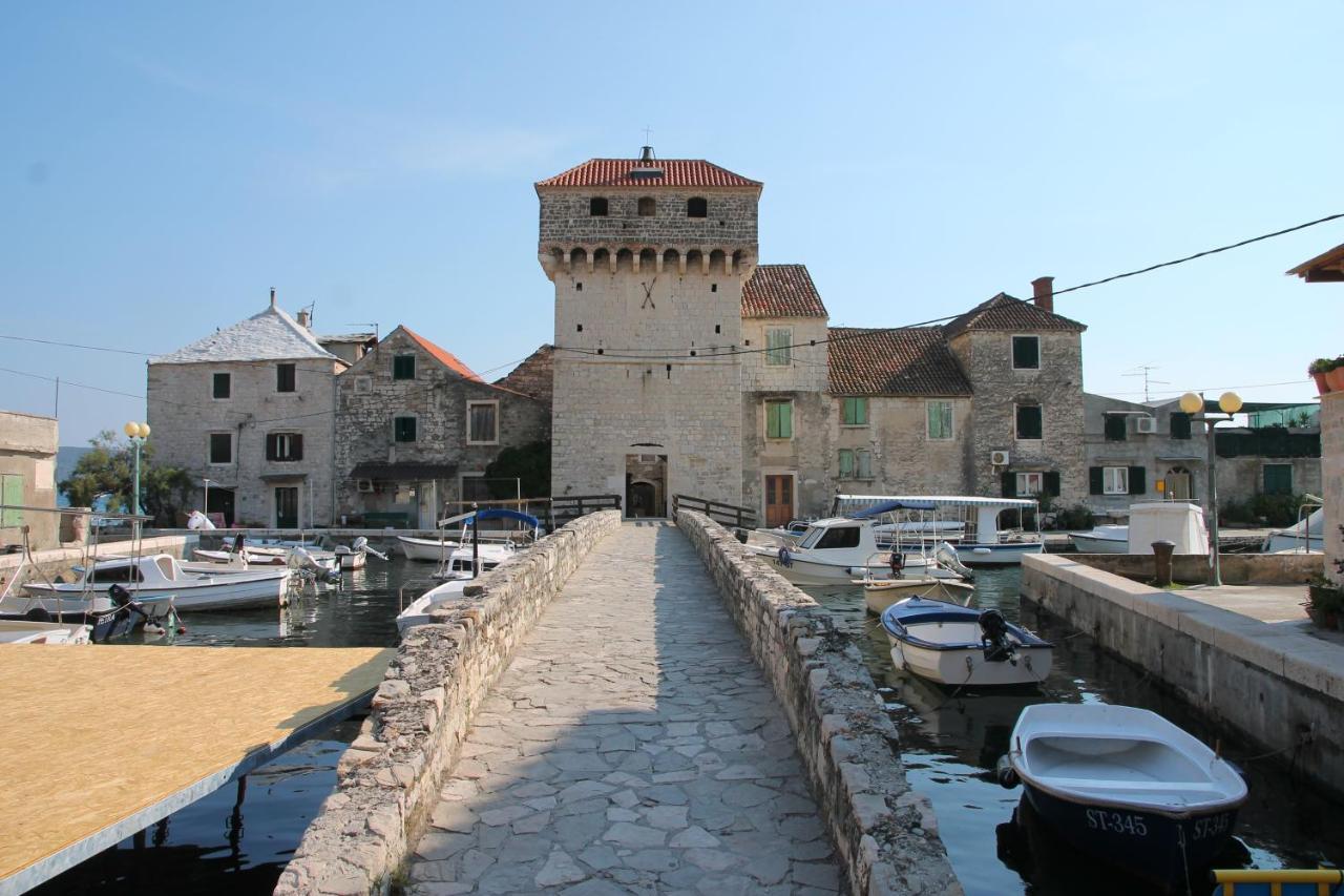 Apartment Lux Elba Каштела Экстерьер фото